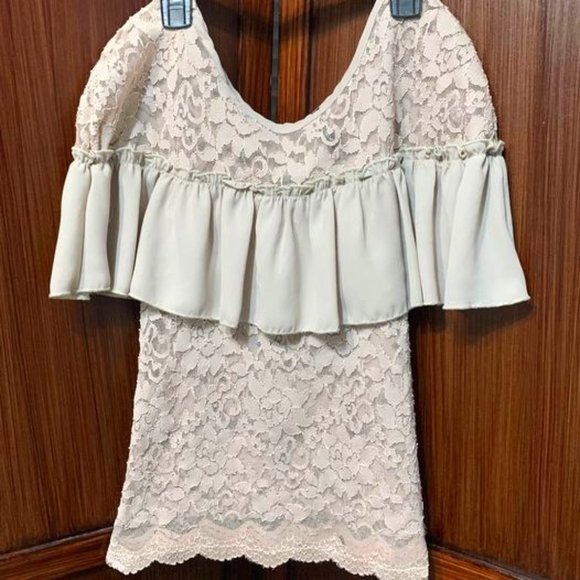 palacio Tops - Women’s lace ruffle super cute top_ sz Medium